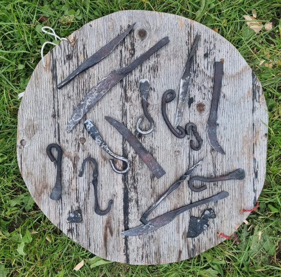 Ting laget av speiderne på smia