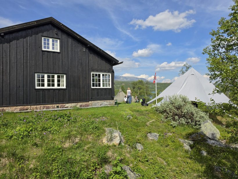 Oppsett av leiren på solstølen